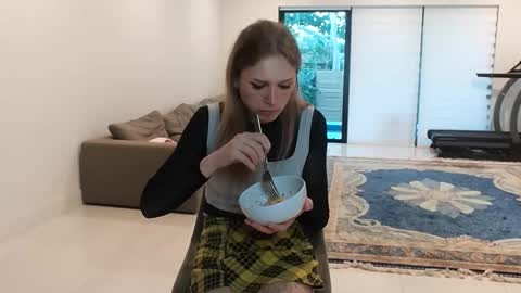 Snapshot of velvettgirl chatting on 02/01/26, 12:37 VelvetTGirl online show from 02/01/26, 12:37