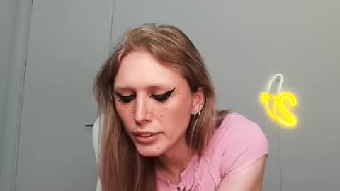 Snapshot of velvettgirl chatting on 02/07/26, 02:37 VelvetTGirl online show from 02/07/26, 02:37