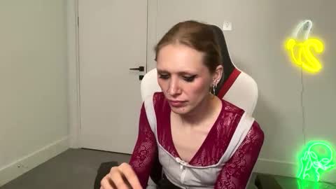 Snapshot of velvettgirl chatting on 02/15/26, 04:31 VelvetTGirl online show from 02/15/26, 04:31