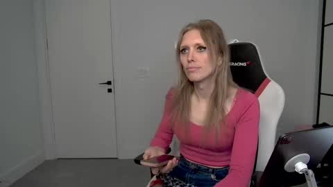 Snapshot of velvettgirl chatting on 02/25/26, 03:54 VelvetTGirl online show from 02/25/26, 03:54