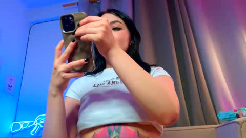 Snapshot of velvetvibes_ chatting on 06/02/26, 02:35 velvetvibes_ online show from 06/02/26, 02:35