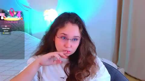 Snapshot of velvetvixencute chatting on 09/23/25, 05:32 velvetvixencute online show from 09/23/25, 05:32