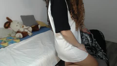 Snapshot of velvetwo chatting on 10/07/25, 06:10 Adora19 Elian30 online show from 10/07/25, 06:10