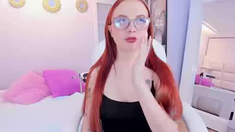 Snapshot of velvetxxvice chatting on 09/08/25, 09:58 Yvonne online show from 09/08/25, 09:58