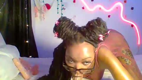 Snapshot of velvetyvixen chatting on 10/02/25, 03:24 COCO XOXO online show from 10/02/25, 03:24