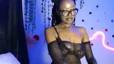 Snapshot of velvetyvixen chatting on 10/07/25, 05:15 COCO XOXO online show from 10/07/25, 05:15