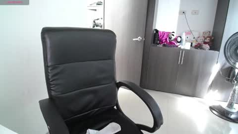 Venelope 3 online show from 02/17/26, 07:53