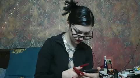 Snapshot of venera_goddess chatting on 11/30/25, 12:20 Naly online show from 11/30/25, 12:20