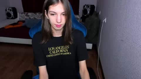 Snapshot of veneradi615 chatting on 02/01/25, 04:00 veneradi615 online show from 02/01/25, 04:00