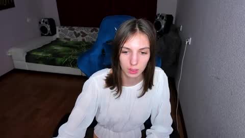 Snapshot of veneradi615 chatting on 02/15/25, 06:44 veneradi615 online show from 02/15/25, 06:44