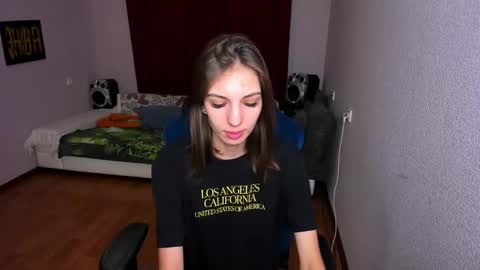 Snapshot of veneradi615 chatting on 02/20/25, 04:25 veneradi615 online show from 02/20/25, 04:25