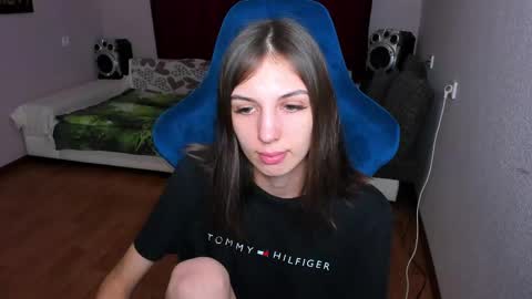 Snapshot of veneradi615 chatting on 03/12/25, 04:35 veneradi615 online show from 03/12/25, 04:35