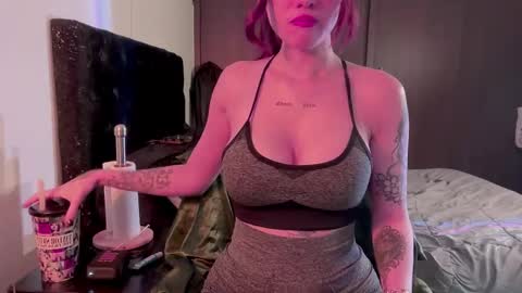 Lanna   online show from 10/13/25, 11:32