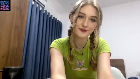 Snapshot of venniebonillas chatting on 02/23/26, 10:12 Emily online show from 02/23/26, 10:12