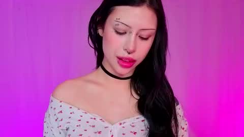 Snapshot of venomeowww_ chatting on 11/25/25, 04:12 Vivian online show from 11/25/25, 04:12