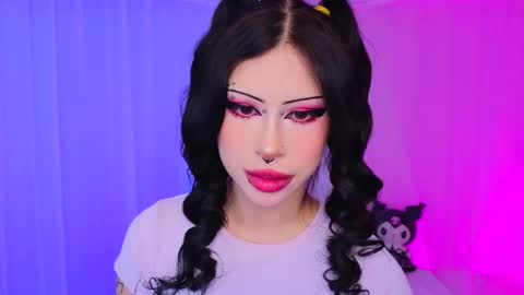 Snapshot of venomeowww_ chatting on 11/30/25, 04:27 Vivian online show from 11/30/25, 04:27