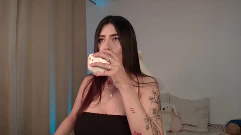 venus_art11 online show from 11/18/25, 01:44