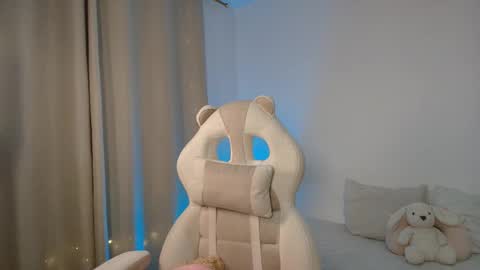 venus_art11 online show from 12/19/25, 02:18