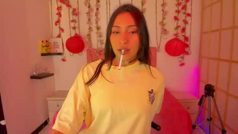 Snapshot of venus_latin_01 chatting on 12/15/25, 07:51 Mary online show from 12/15/25, 07:51