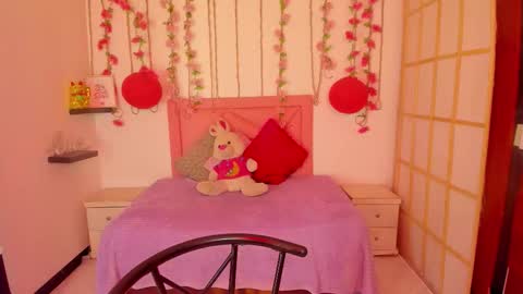 Snapshot of venus_latin_01 chatting on 12/18/25, 07:53 Mary online show from 12/18/25, 07:53