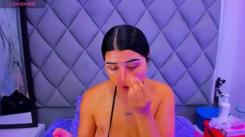 Snapshot of venusowen_ chatting on 12/04/25, 02:15 Venusowen online show from 12/04/25, 02:15