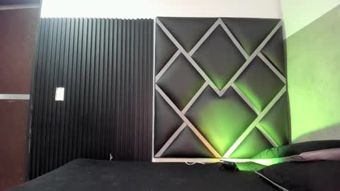 venuss09 online show from 10/27/25, 09:19