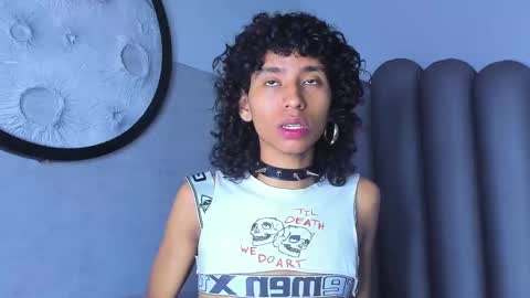 Snapshot of venuss_03 chatting on 09/24/25, 03:43 venuss_03 online show from 09/24/25, 03:43