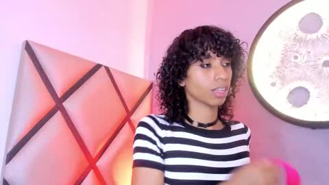 Snapshot of venuss_03 chatting on 11/19/25, 03:28 venuss_03 online show from 11/19/25, 03:28