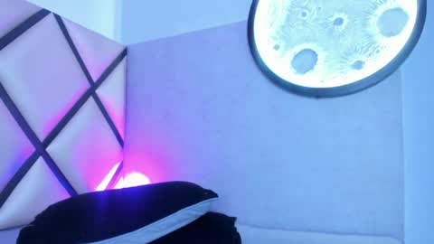 venuss_03 online show from 04/01/26, 03:07