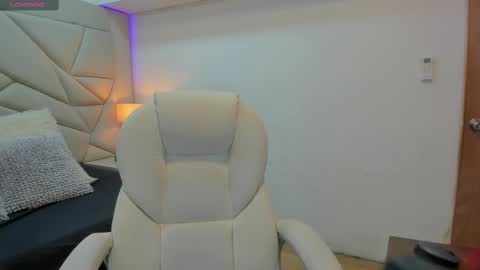 venusxneo online show from 10/03/25, 07:55