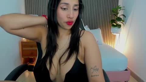 Snapshot of venuz_lee chatting on 01/03/25, 12:41 Nice to greet you my name is Vanessa online show from 01/03/25, 12:41