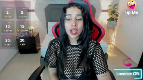 Snapshot of venuz_lee chatting on 01/27/25, 12:58 Nice to greet you my name is Vanessa online show from 01/27/25, 12:58