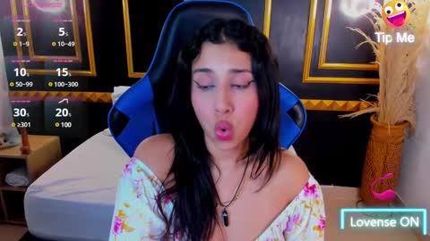 Snapshot of venuz_lee chatting on 02/17/25, 01:10 Nice to greet you my name is Vanessa online show from 02/17/25, 01:10