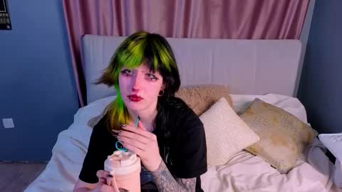 Snapshot of veolatownson chatting on 10/16/25, 08:10 Erica online show from 10/16/25, 08:10