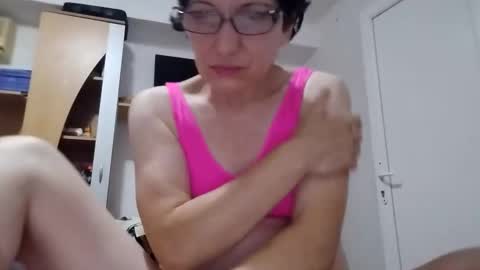 Snapshot of vera_elle chatting on 10/06/25, 11:24 Vera online show from 10/06/25, 11:24