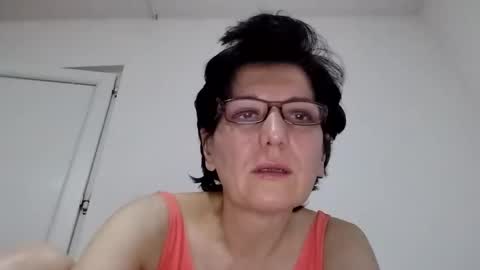 Snapshot of vera_elle chatting on 10/19/25, 04:51 Vera online show from 10/19/25, 04:51