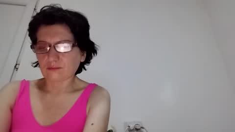 Snapshot of vera_elle chatting on 11/22/25, 08:19 Vera online show from 11/22/25, 08:19