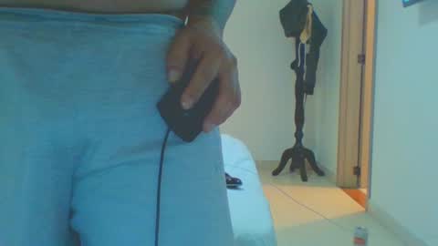Snapshot of vergagolosa22 chatting on 01/27/25, 12:33 vergagolosa22 online show from 01/27/25, 12:33