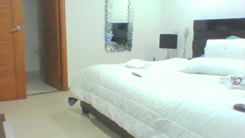 Snapshot of vergagolosa22 chatting on 09/17/25, 09:44 vergagolosa22 online show from 09/17/25, 09:44