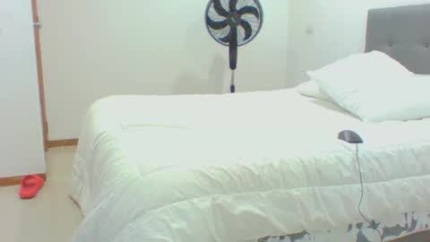 Snapshot of vergagolosa22 chatting on 10/23/25, 02:11 vergagolosa22 online show from 10/23/25, 02:11