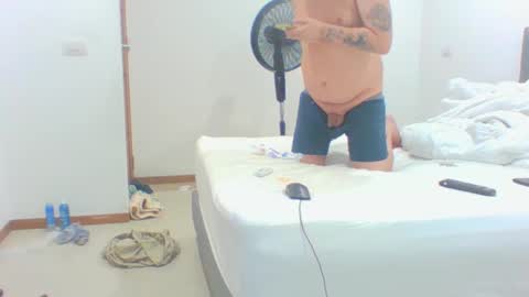 Snapshot of vergagolosa22 chatting on 10/31/25, 04:35 vergagolosa22 online show from 10/31/25, 04:35