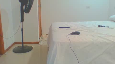 Snapshot of vergagolosa22 chatting on 11/17/25, 04:18 vergagolosa22 online show from 11/17/25, 04:18