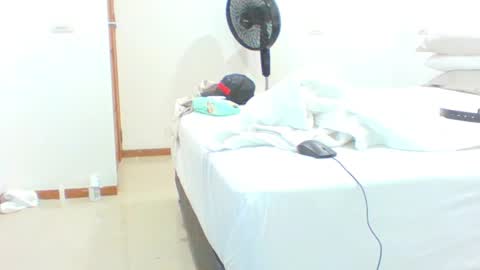 Snapshot of vergagolosa22 chatting on 12/01/25, 04:06 vergagolosa22 online show from 12/01/25, 04:06