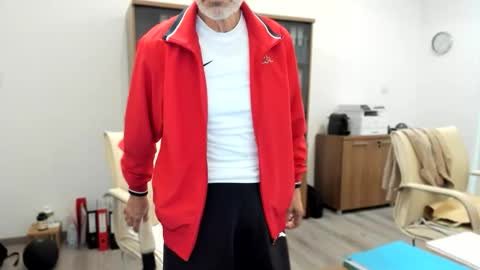 Snapshot of verifly chatting on 12/17/25, 12:33 Victor online show from 12/17/25, 12:33