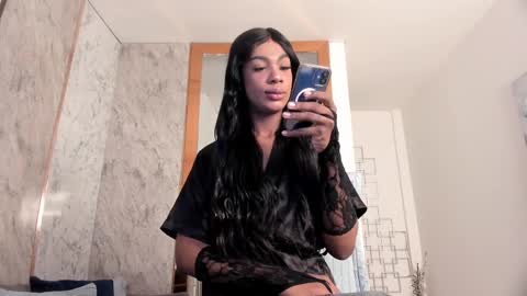 Snapshot of vero_lodge chatting on 03/11/25, 12:39 veronica online show from 03/11/25, 12:39