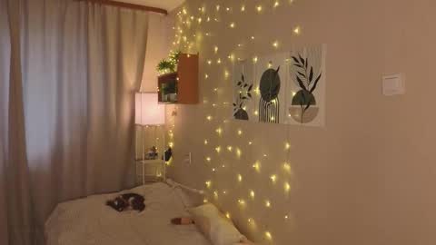 Snapshot of verocat chatting on 11/11/25, 11:21 Veronica online show from 11/11/25, 11:21