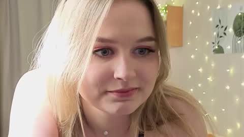 Snapshot of verocat chatting on 12/16/25, 08:14 Veronica online show from 12/16/25, 08:14