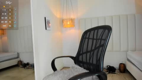 Snapshot of veronica_b07 chatting on 01/17/25, 06:23 Veronica3 online show from 01/17/25, 06:23