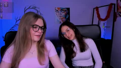 Snapshot of veronica_bubble chatting on 11/15/25, 08:27 Ronni online show from 11/15/25, 08:27