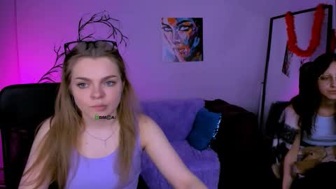 Snapshot of veronica_bubble chatting on 11/16/25, 08:36 Ronni online show from 11/16/25, 08:36